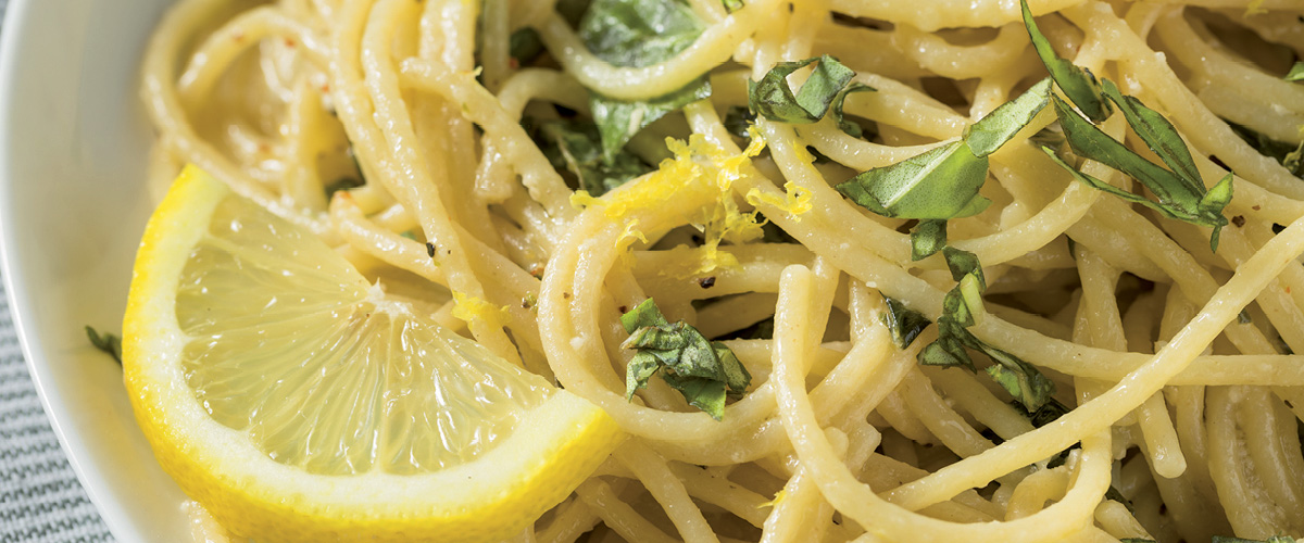 Spaghetti al profumo di limone e basilico