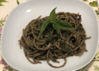 Spaghetti di farro con pesto di zucchine